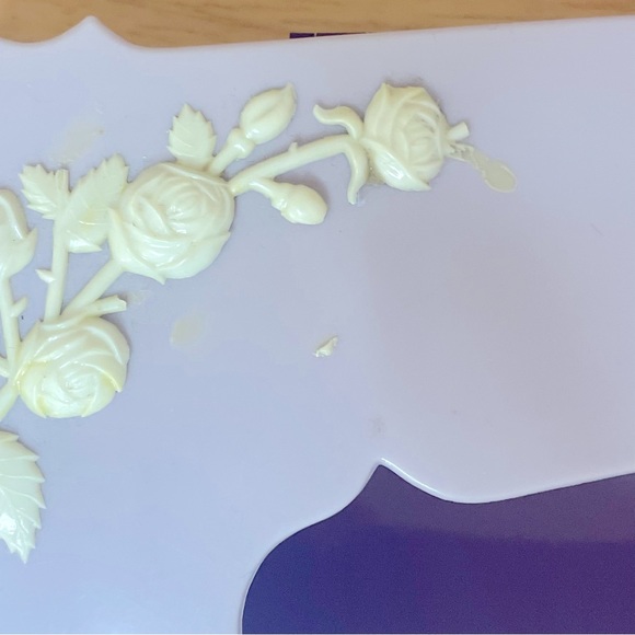 Vintage Lucite Tissue Holder - Picture 7 of 9